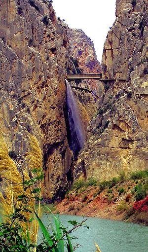Bro over udmundingen af den 4 km lange klft ved El Chorro