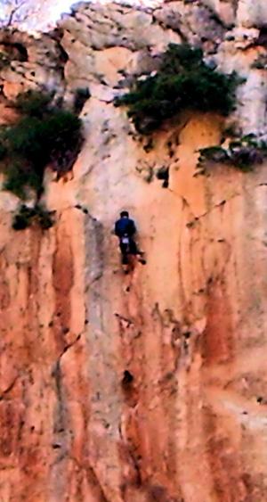 Sportsklatring p lodrette klippevgge med medium til svre ruter i El Chorro og Desplomilandia's klatresektorer, Sydspanien