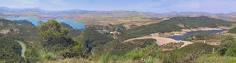 Malaga's s�distrikt tilbyder 3 store s�er, adskillige d�mninger, en nationalpark og sk�n natur